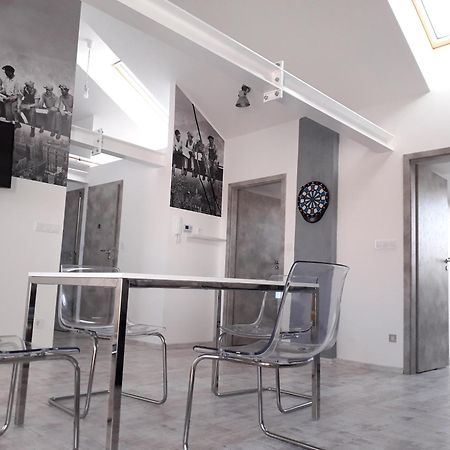 8X8 Tetoter Apartman Szeged Eksteriør billede