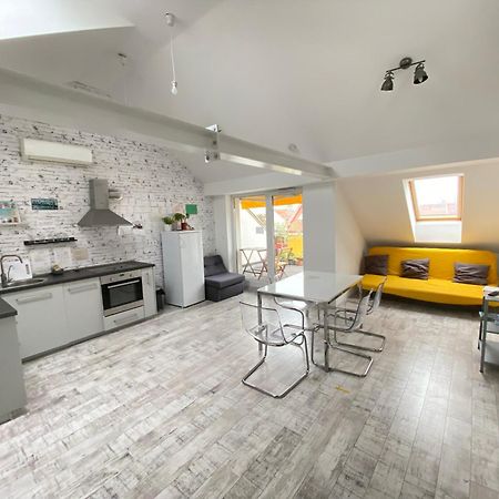 8X8 Tetoter Apartman Szeged Eksteriør billede