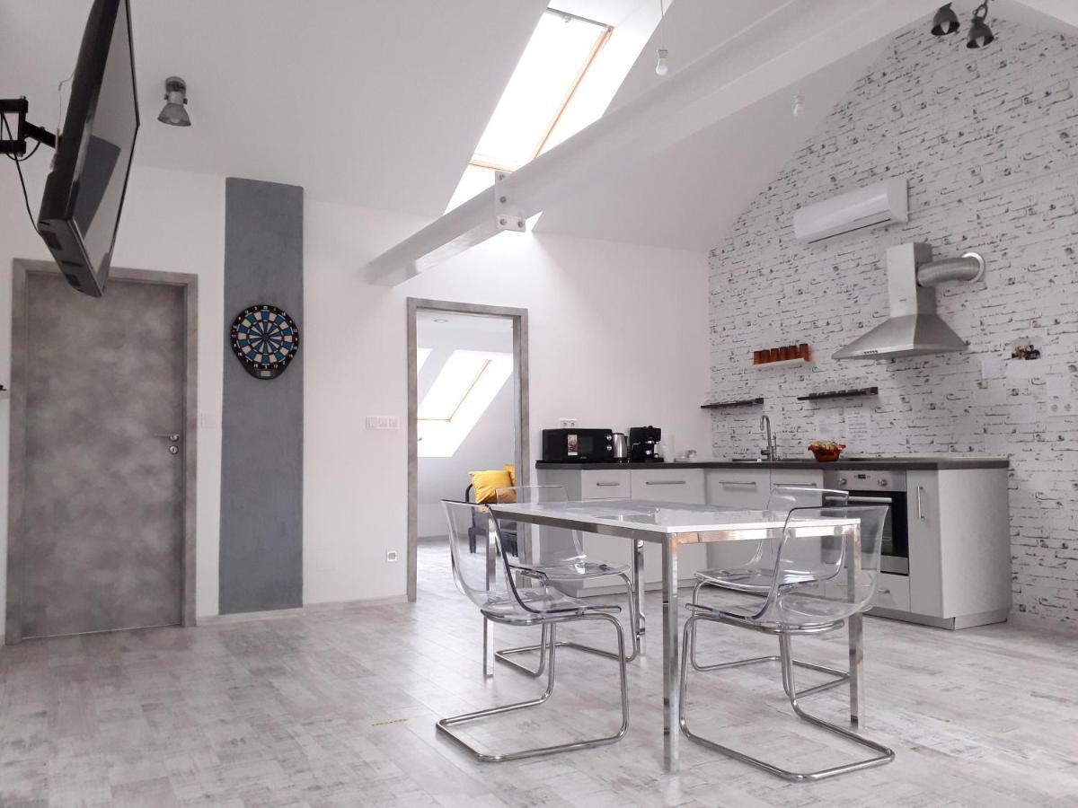 8X8 Tetoter Apartman Szeged Eksteriør billede
